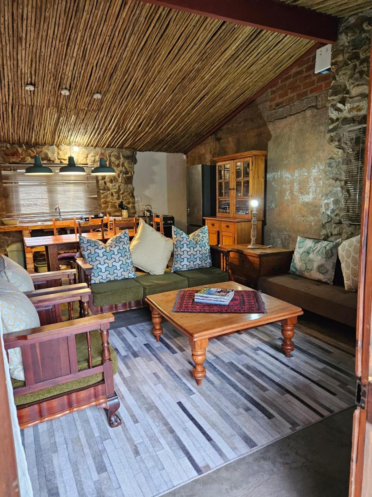 The Riverdeck Accommodation And Backpackers Книсна Екстериор снимка