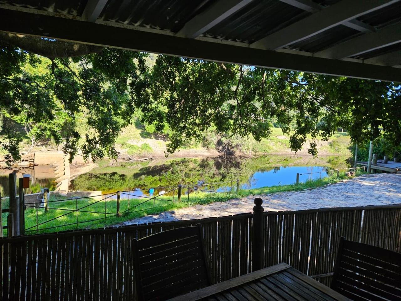 The Riverdeck Accommodation And Backpackers Книсна Екстериор снимка