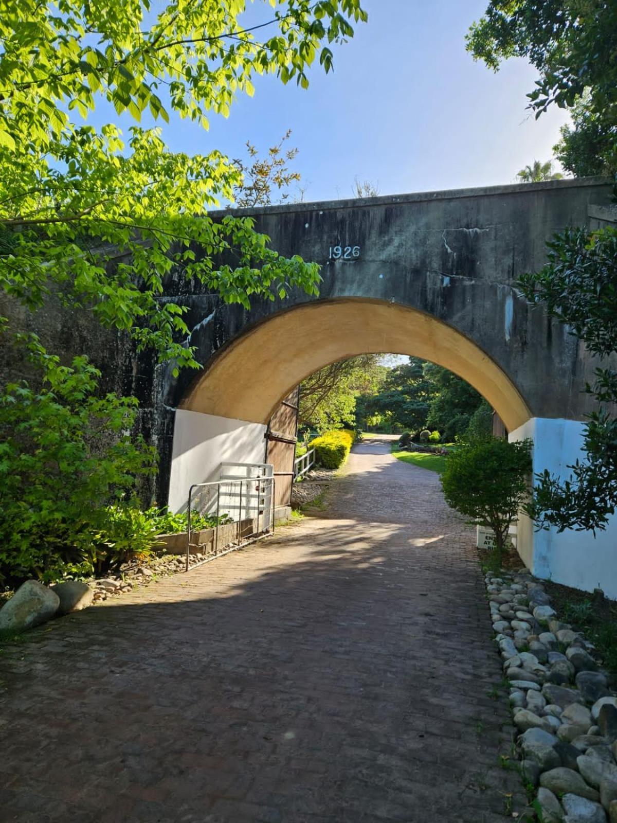 The Riverdeck Accommodation And Backpackers Книсна Екстериор снимка
