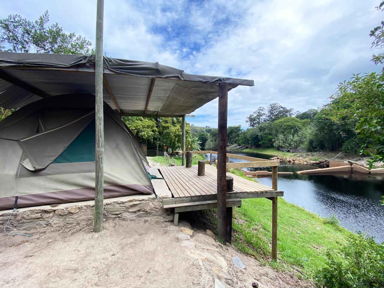 The Riverdeck Accommodation And Backpackers Книсна Екстериор снимка