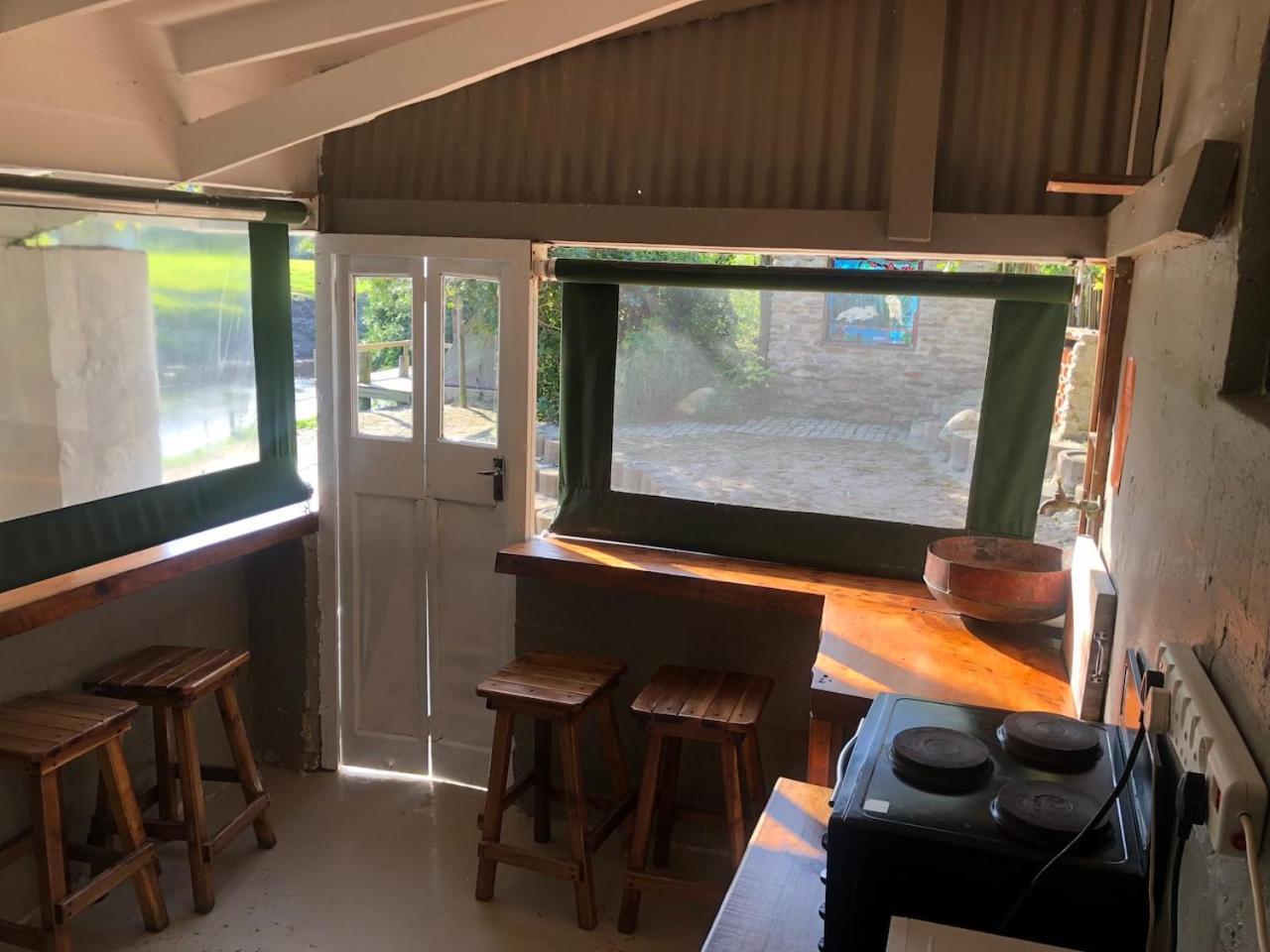 The Riverdeck Accommodation And Backpackers Книсна Стая снимка