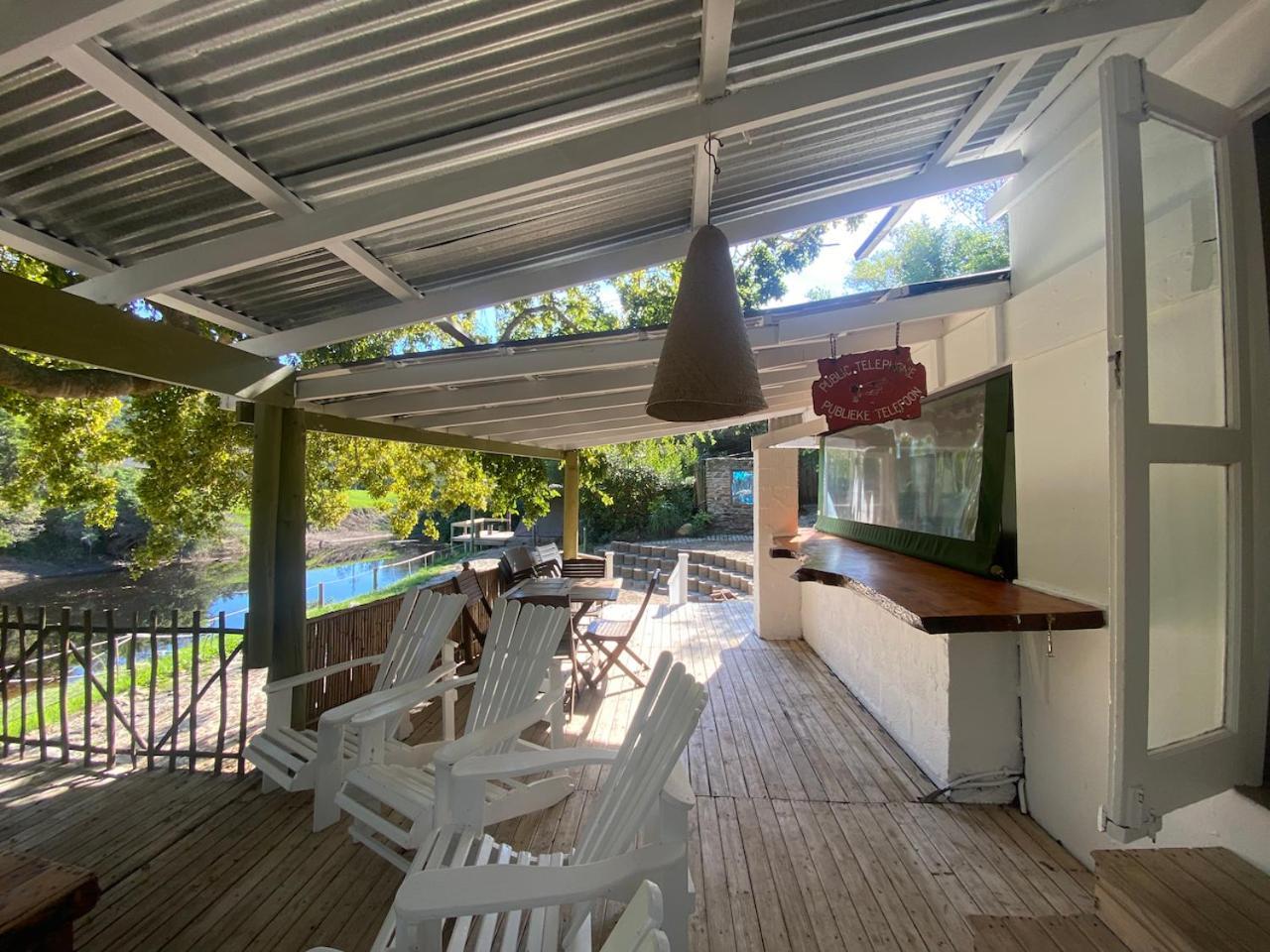 The Riverdeck Accommodation And Backpackers Книсна Стая снимка