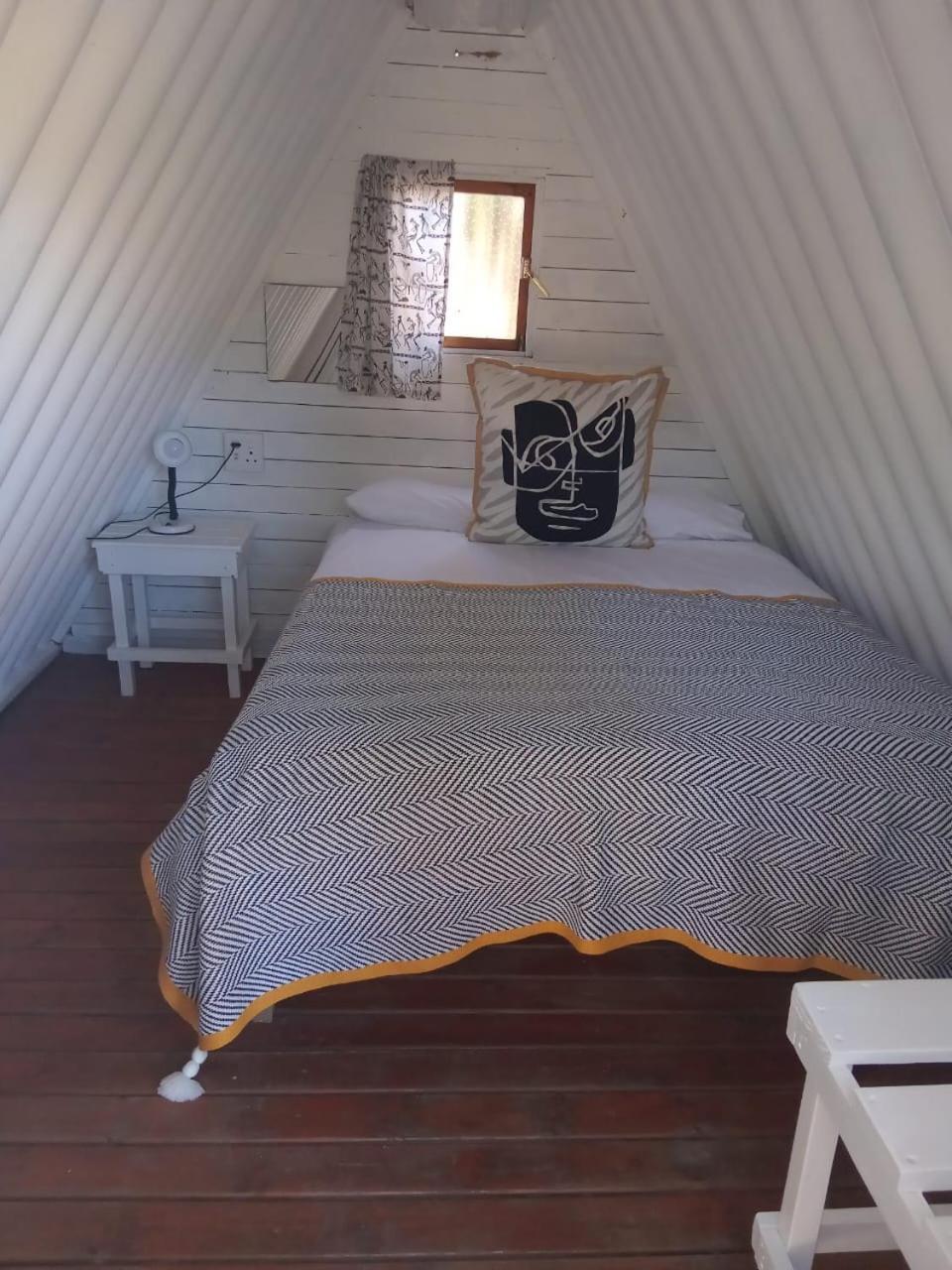 The Riverdeck Accommodation And Backpackers Книсна Екстериор снимка